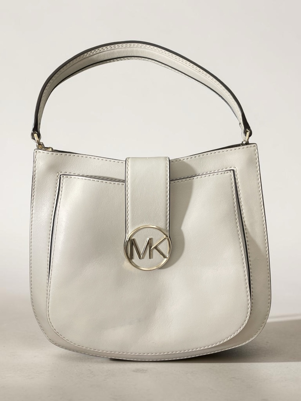 MICHAEL Kors Hobo Leather Shoulder Bag NEW but Tiny mark on front see photo
